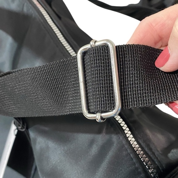 JIMMY CHOO - PARFUMS - NWT - LARGE SIZE BLACK & SILVER TONE TRAVEL BAG - B - Picture 7 of 10